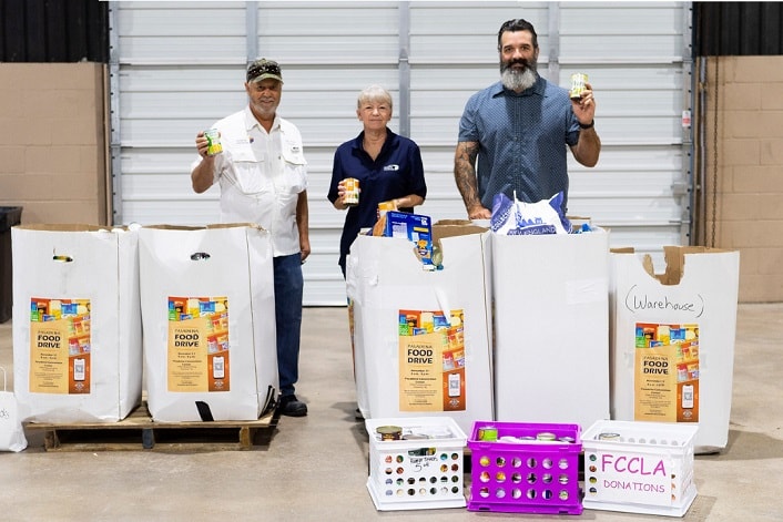 Mobile Modular’s Pasadena, TX team participates in the annual food drive